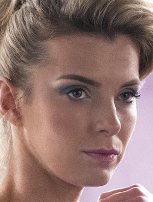 Betty Gilpin