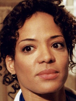 Luna Lauren Velez