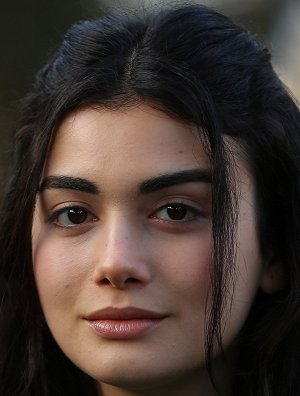 Özge Yağız