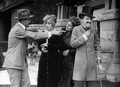 Chaplin si vydělává na živobytí