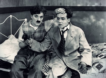 Chaplin vesnickým hrdinou