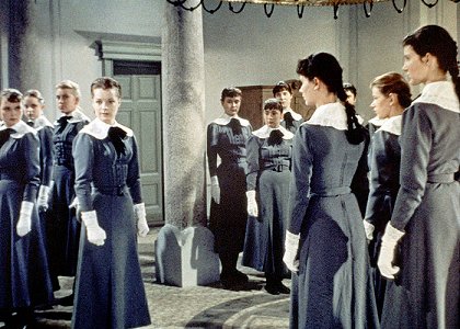 Děvčata v uniformě
