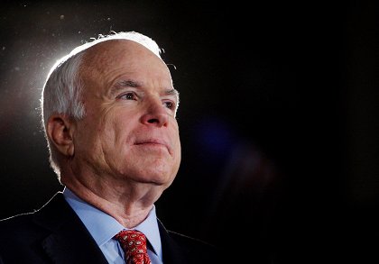 John McCain: Komu zvoní hrana