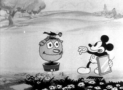 Mickey zkrášluje zahradu