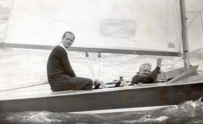 Princ Philip, muž ve stínu Koruny