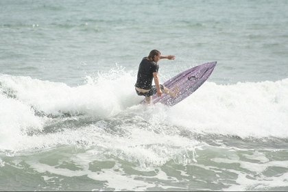 Surf, pláž a kočky